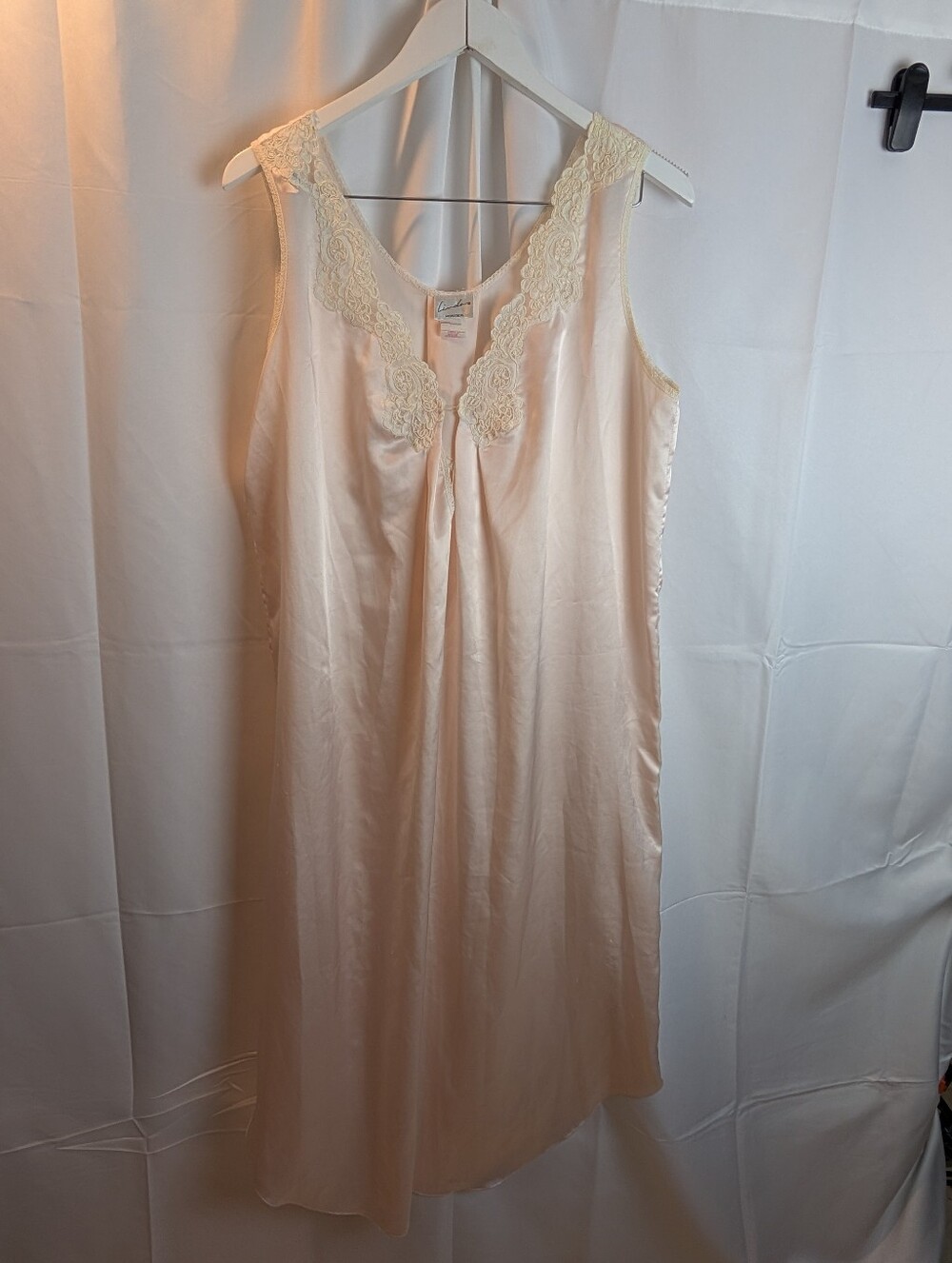 Vintage Silky Lace-Trim Nightgown - Cream Size XL In VGUC